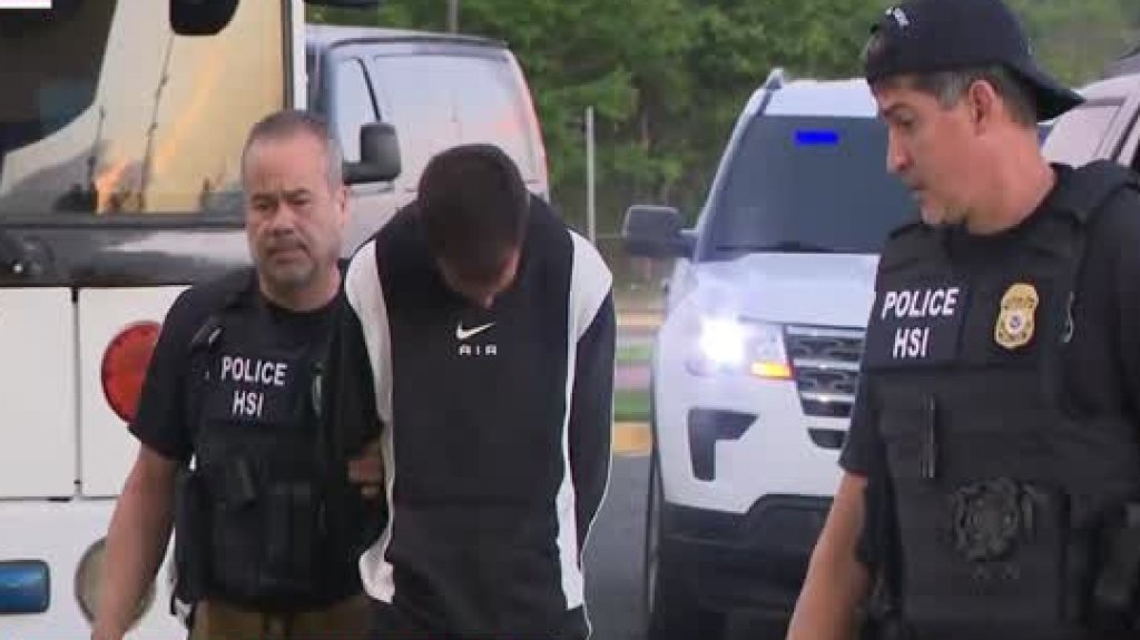  Video:HSI Ejecuta 42 &Oacute;rdenes de Arresto en Operativo &ldquo;Sangre Joven&ldquo; en Arecibo 