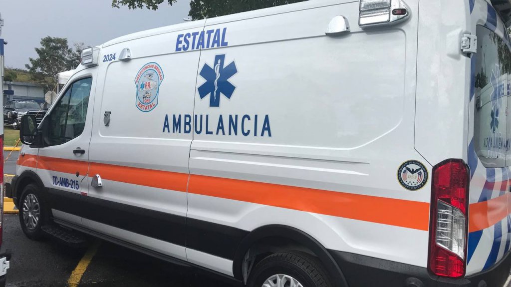  Ambulancia atropella a peat&oacute;n en Mayag&uuml;ez 