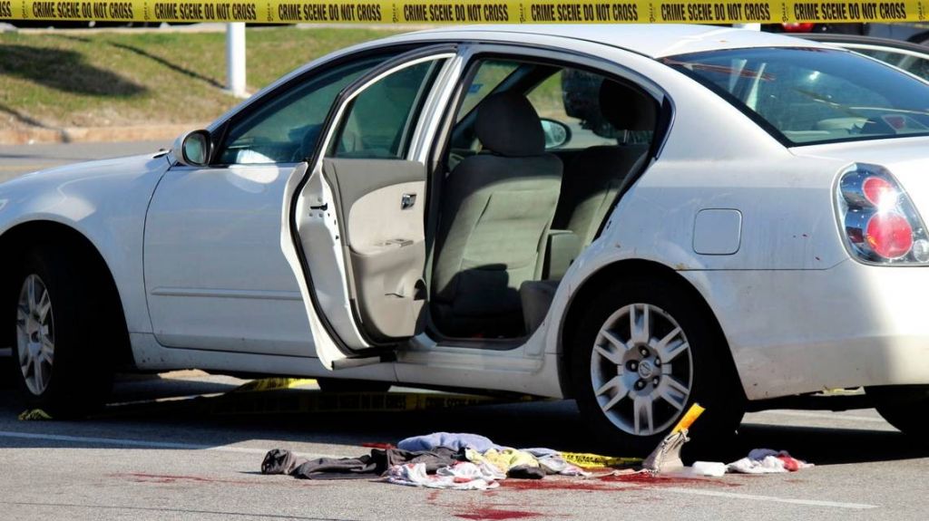  Ni&ntilde;a de tres a&ntilde;os le dispara a su mam&aacute; embarazada 