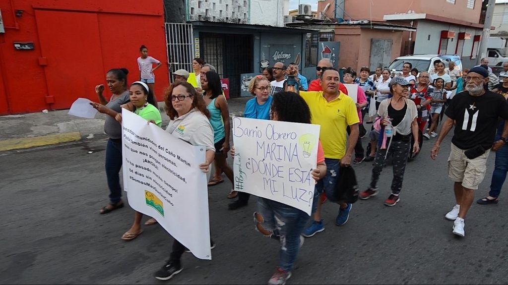  Manifestaci&oacute;n en Yabucoa por la luz 