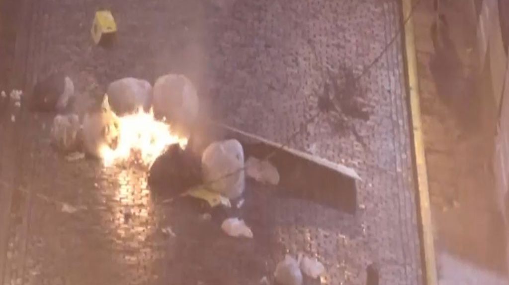  Video en vivo: Mozalbetes comienzan a incendiar basura en medio de las calles de San Juan 