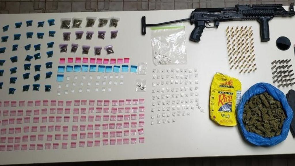  Ocupan un arma y drogas durante intervenci&oacute;n en caser&iacute;o de Humacao 