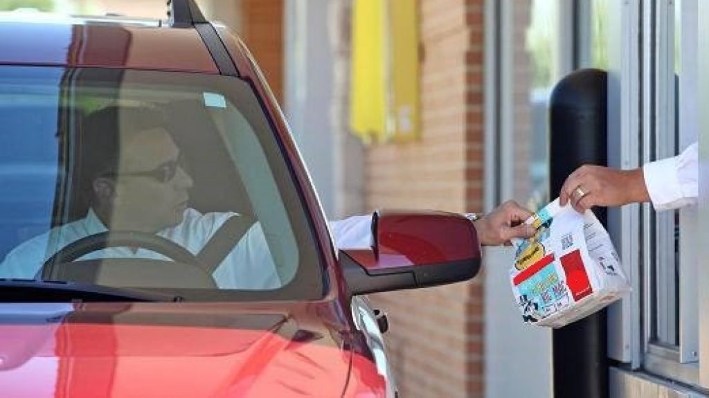  Asaltan &ldquo;fast food&rdquo; de la 65 de Infanter&iacute;a por el servicarro 