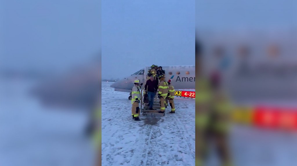  Video: Avión de American Airlines se desliza fuera de la pista en el aeropuerto de Rochester 