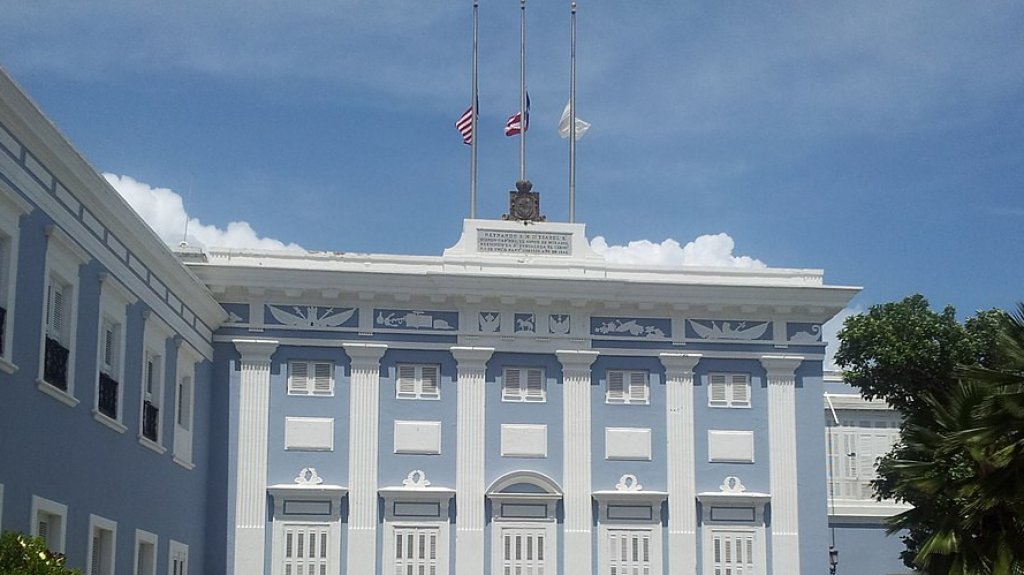 Gobernadora ordena que banderas ondeen a media asta por el 11 de septiembre 