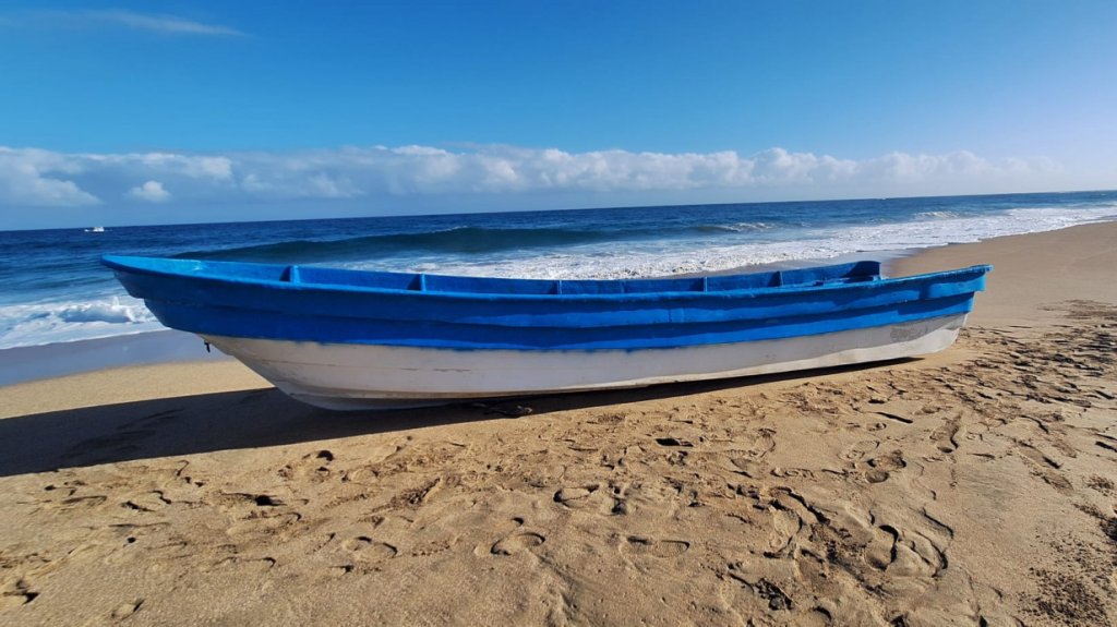  Embarcaci&oacute;n abandonada hallada en Playa Grande de Arecibo 