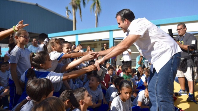 Gobernador y secretaria de EducaciÃ³n visitan escuela de San Juan