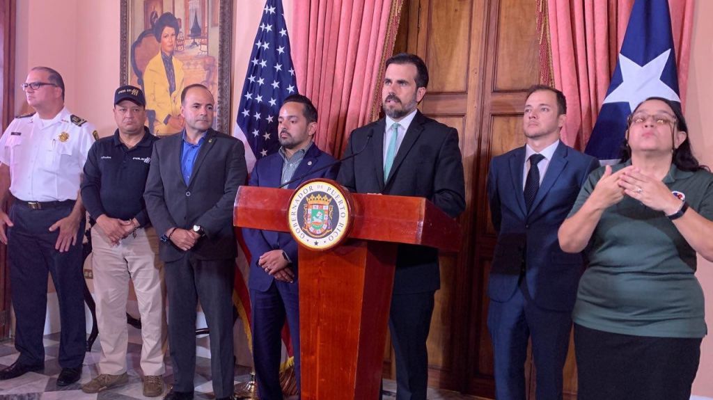  Gobernador dice que es su responsabilidad seguir en el puesto 