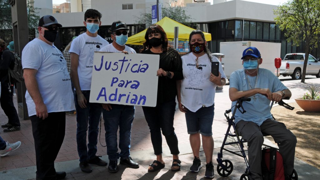  Familia de hispano que muri&oacute; esposado en Tucson recibir&aacute; 2,9 millones 