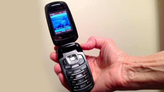 Auditores: miles de personas inexistentes o falsas en programa de telÃ©fonos federal