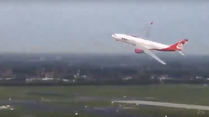 VIDEO: Air Berlin se despide de los vuelos transatlÃ¡nticos con una polÃ©mica maniobra de aterrizaje