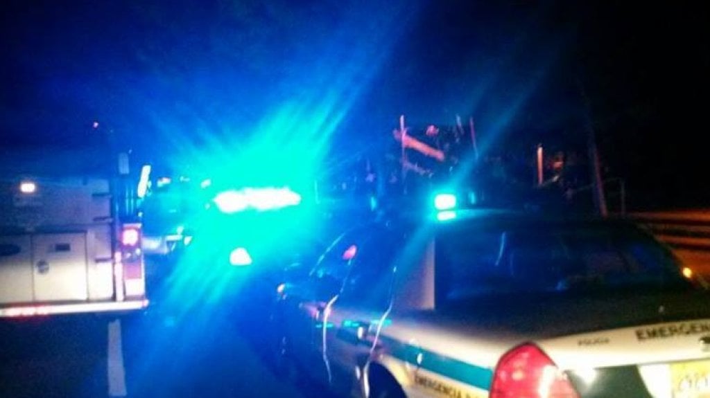  Muere joven de 18 años en accidente al chocar contra poste en Vega Alta 