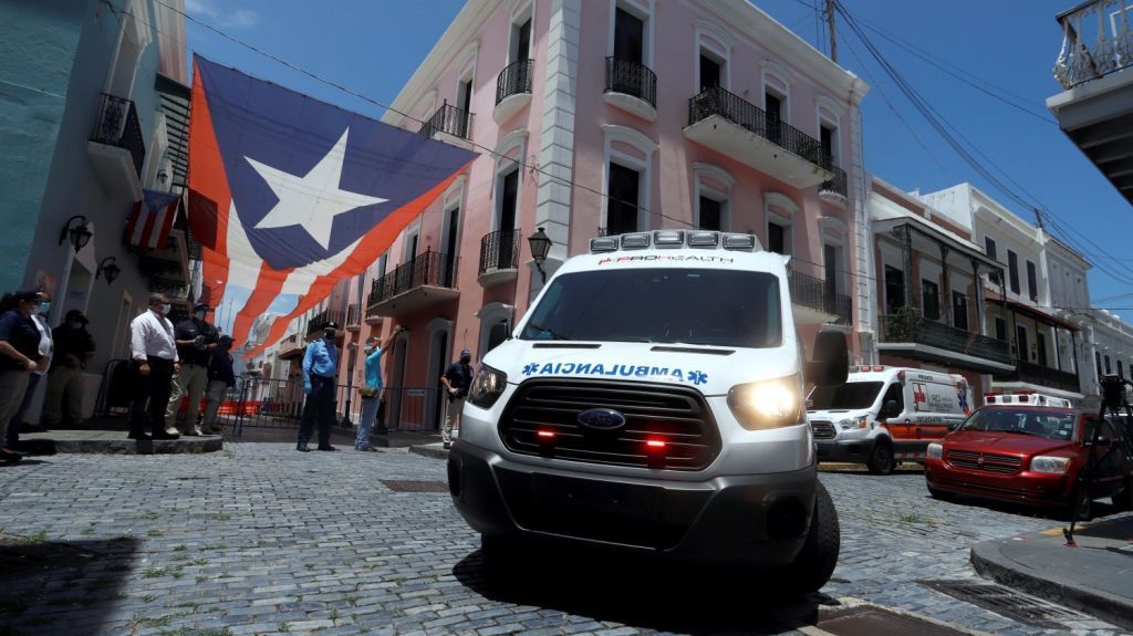  Protestan desde autom&oacute;viles por gesti&oacute;n de la crisis sanitaria en Puerto Rico 