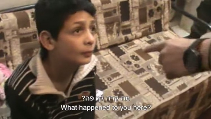 Video: Soldados israelÃ­es interrogan a niÃ±os palestinos por las noches