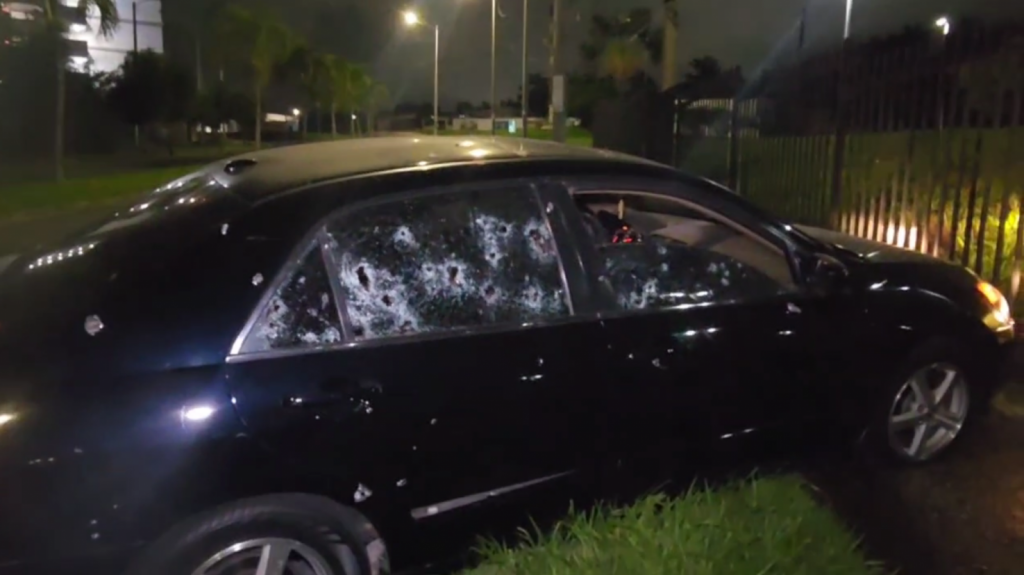  Buscan ocupantes de veh&iacute;culo &ldquo;Forrado&rdquo; a tiros anoche en Rio Piedras 