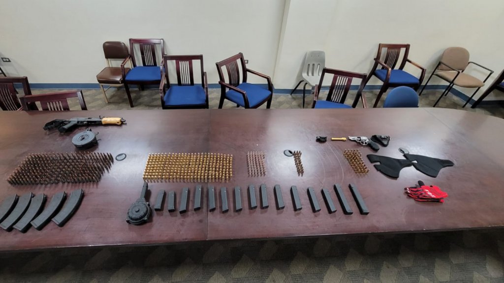  Fotos: Armas, drogas y 5 arrestados durante allanamiento en Juana D&iacute;az 