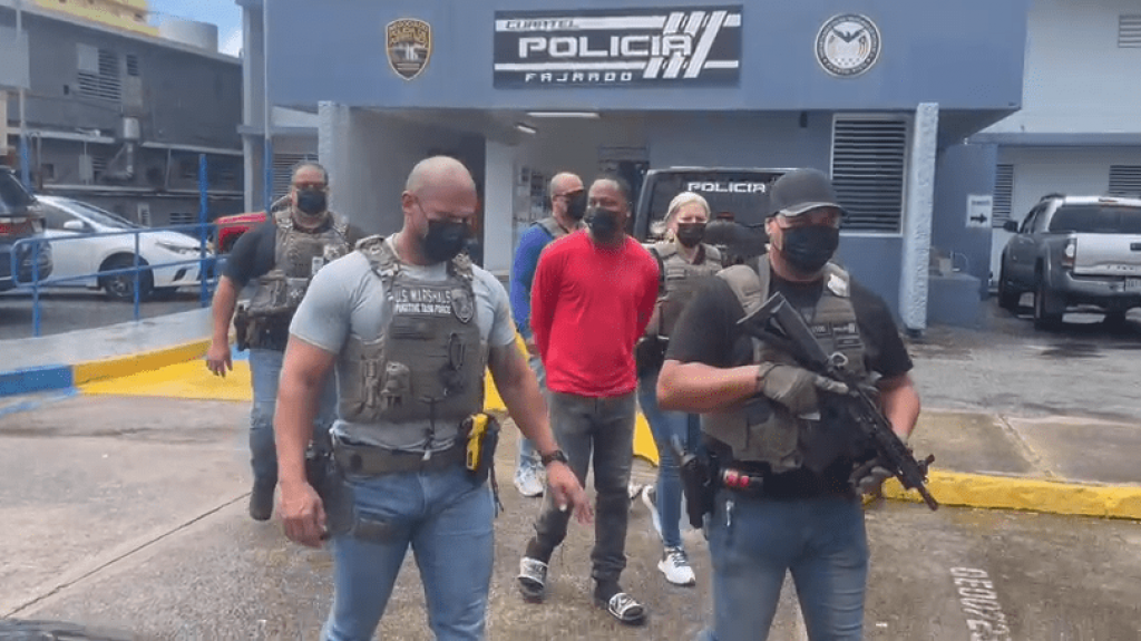  Video: Arrestan a uno de los m&aacute;s buscados de Fajardo 