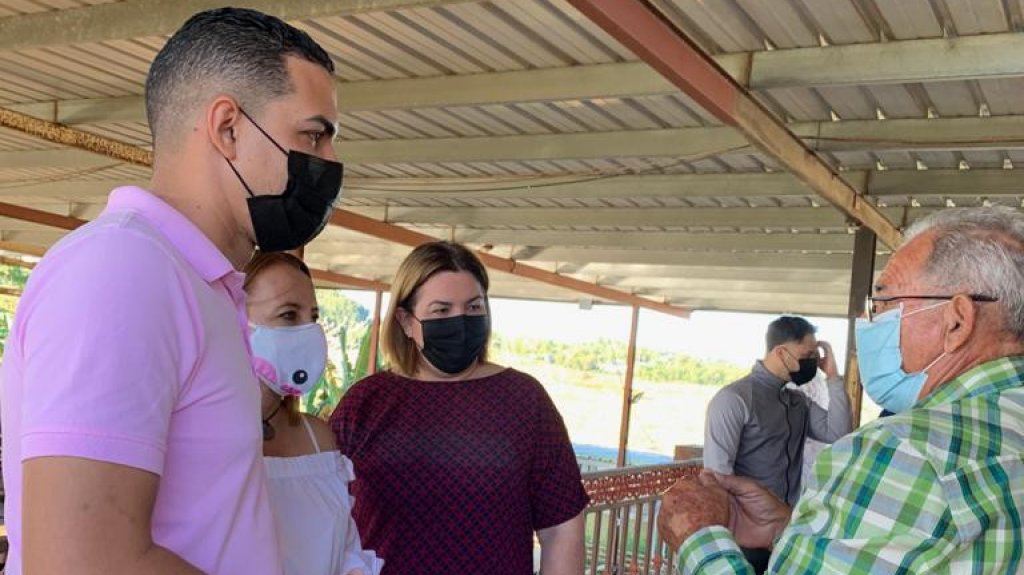  Senador Torres Berrios se re&uacute;ne con ganaderos para escuchar sus reclamos 