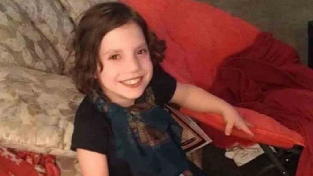  Ni&ntilde;a enana y "psic&oacute;pata" rompe el silencio; denuncia maltrato 