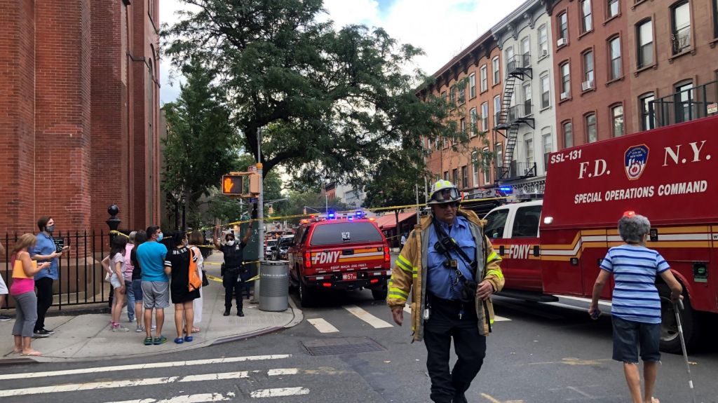  Un edificio de tres pisos se derrumba en barrio residencial de Nueva York 