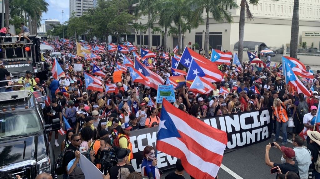  &ldquo;Somos m&aacute;s&rdquo; festejan por Hato Rey por renuncia del gobernador 