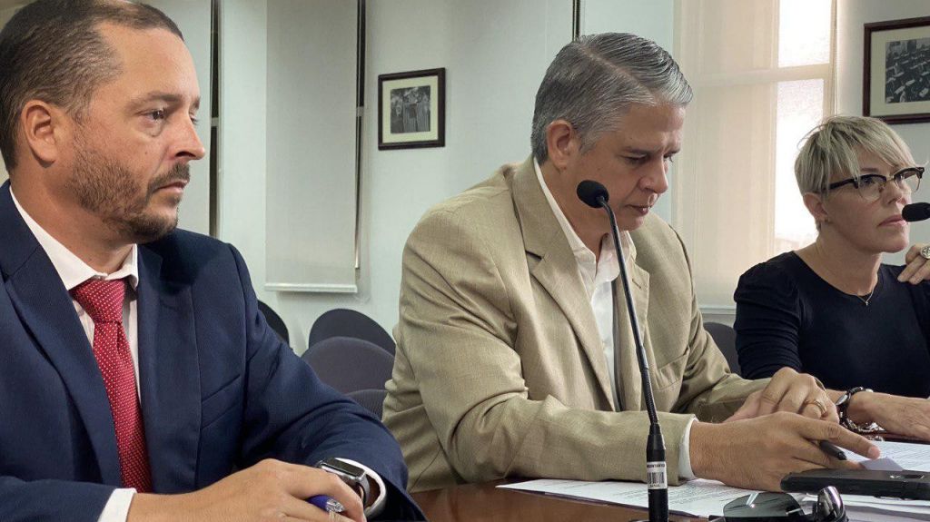  Abogada de Carlos Acevedo anticipa que no &ldquo;ense&ntilde;ar&aacute; sus cartas&rdquo; en la vista ejecutiva 