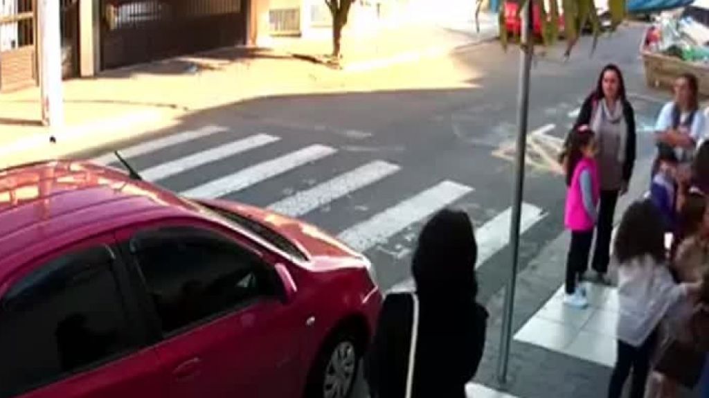  Viral video de mujer que detiene un asaltante con varios tiros 
