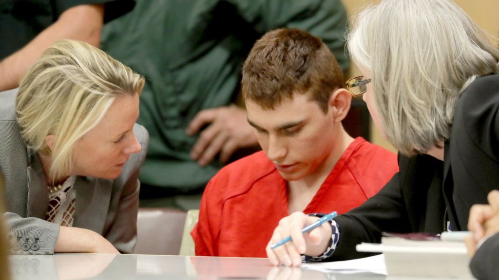  Autor de matanza de Parkland escuchaba a un "demonio" que le ordenaba matar 