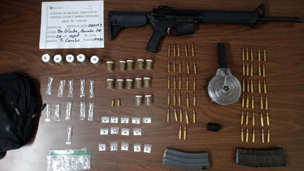  Ocupan rifle, municiones y drogas dentro de un auto ocupado en Gurabo 