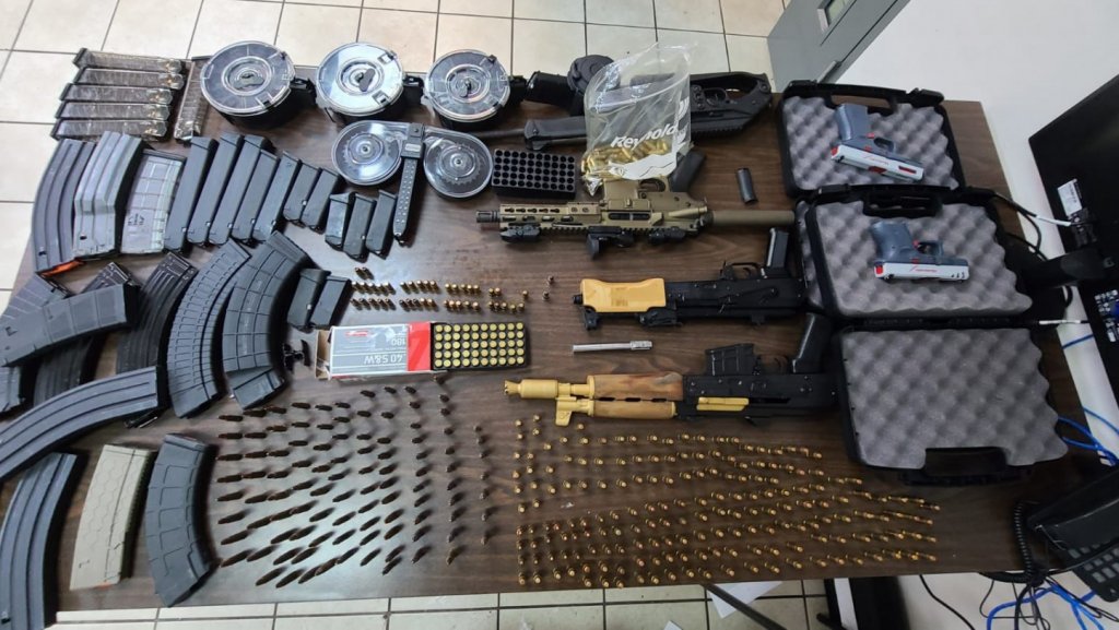  Fotos: Municipales de Trujillo Alto ocupan armas y municiones dentro de un auto 