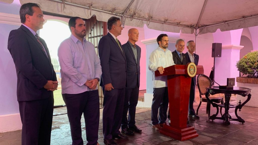  Escuche audio: Gobernador exige que no se metan con su familia 