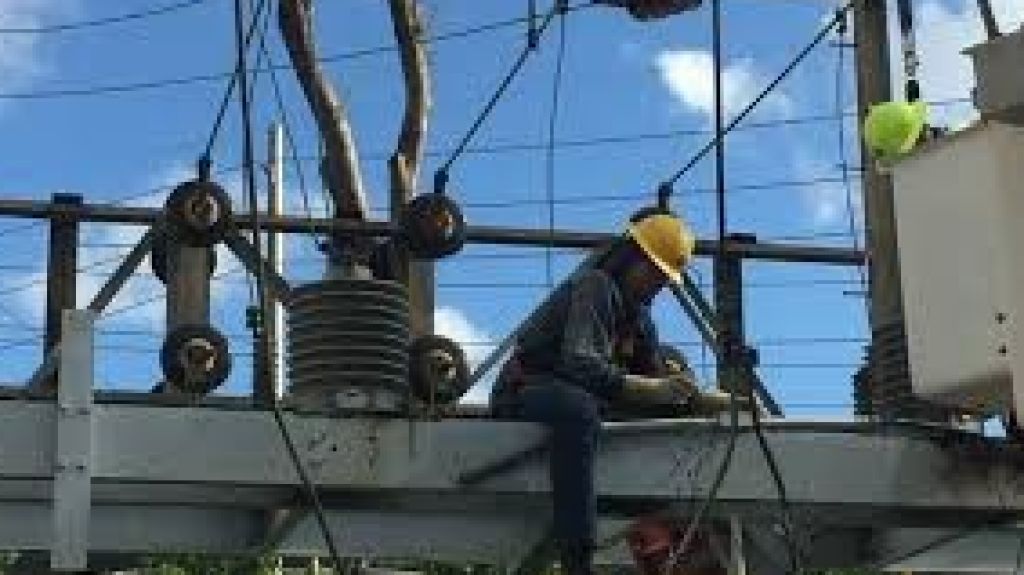  Aviso de trabajos AEE de mejoras al sistema el&eacute;ctrico de Vieques 