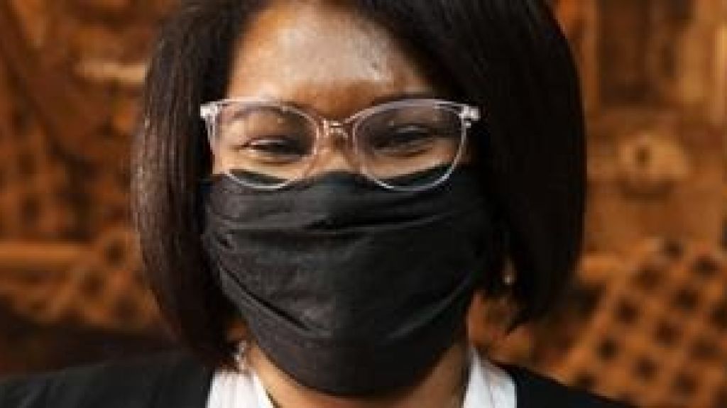  Barrendera que se hizo abogada pasó a oficina legal del ADN 