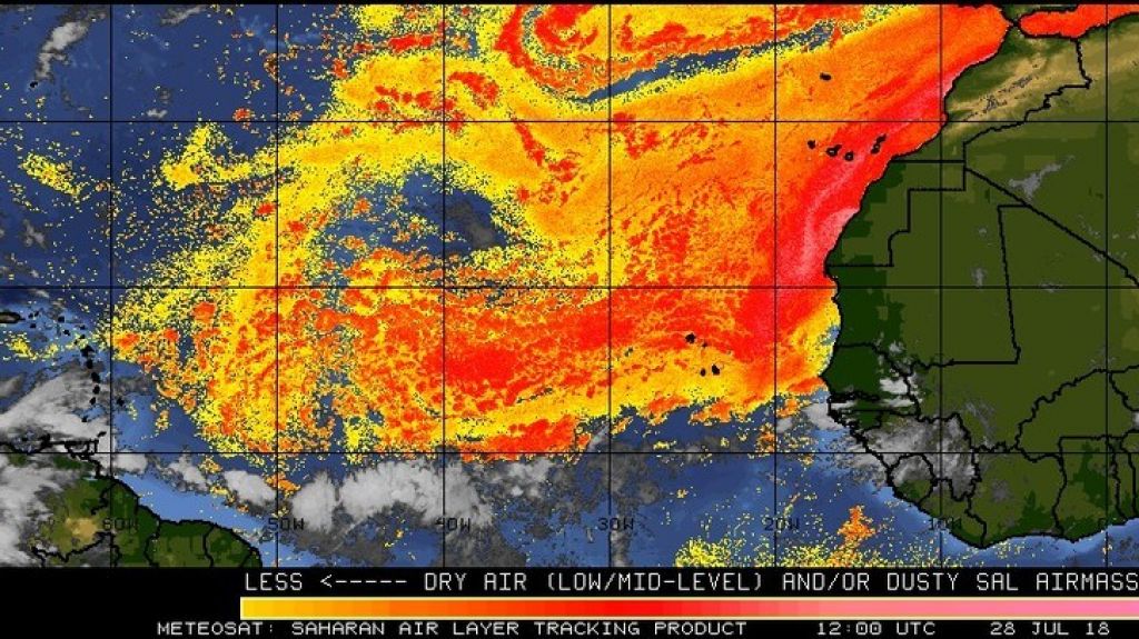  D&eacute;bil onda pasa al sur del Caribe, seguida por otra masa de aire brumoso 