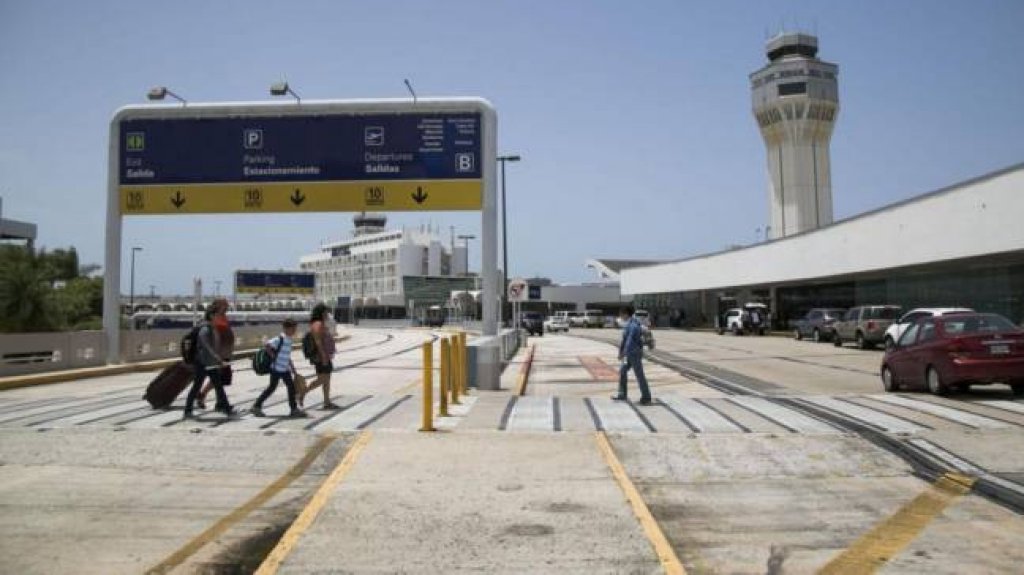  Investigan robo de dos fotos de Mu&ntilde;oz Mar&iacute;n de aeropuerto 