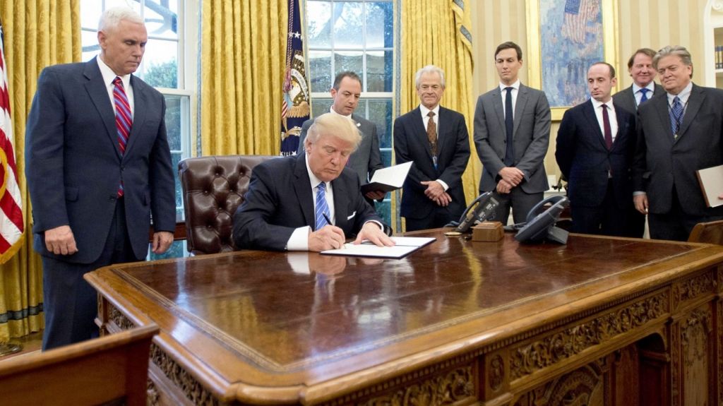  Trump firma presupuesto con asignaci&oacute;n multimillonaria para recuperaci&oacute;n de Puerto Rico 