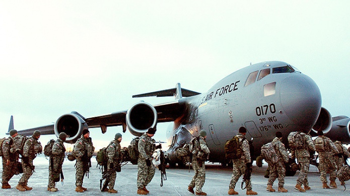 Congresista de EE.UU.: "Es Washington quien reactiva la Guerra FrÃ­a contra Rusia"