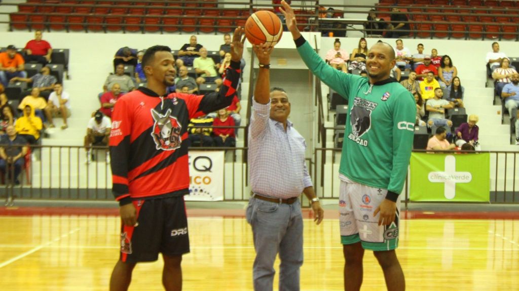  Alcalde reinaugura legendaria cancha Emilio E. Huyke de Humacao 