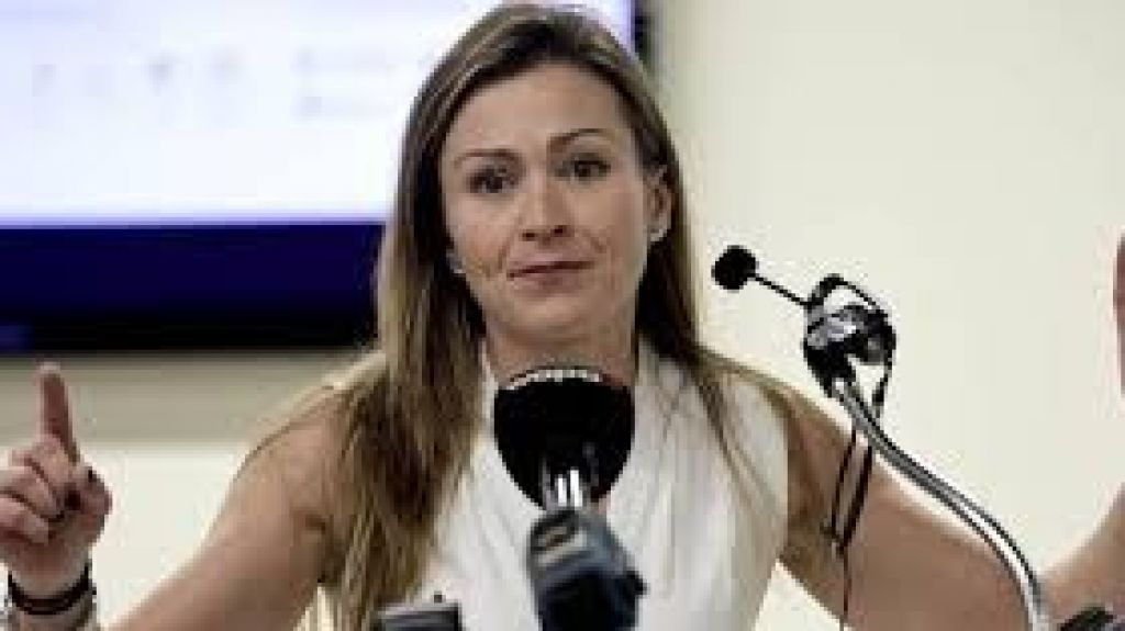  Acusada federal ten&iacute;a contratos con el DE bajo otra corporaci&oacute;n 