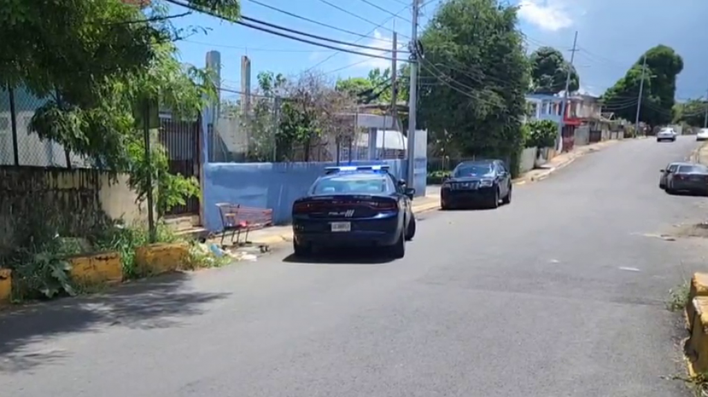  Video: Investigan hallazgo de una persona muerta en Rio Piedras 