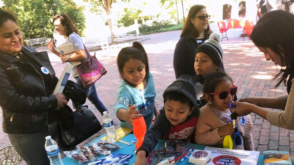  Madres hispanas organizan una campa&ntilde;a para concienciar del voto 