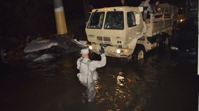 Decenas de rescates anoche por inundaciones en Santurce 