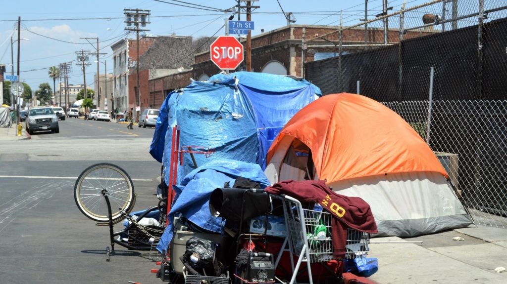  IRS registra a personas sintecho para enviarles el cheque de ayuda econ&oacute;mica 