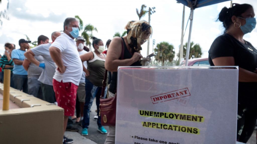  Casi 17 millones de trabajadores pierden el empleo en tres semanas en EEUU 