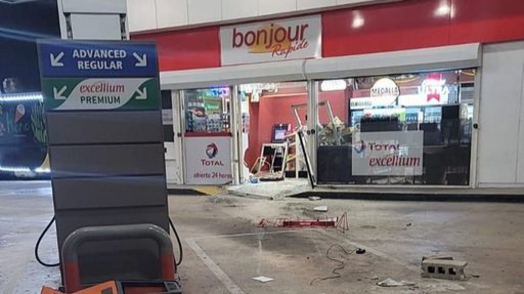  Roban ATM de una gasolinera en Vega Baja 