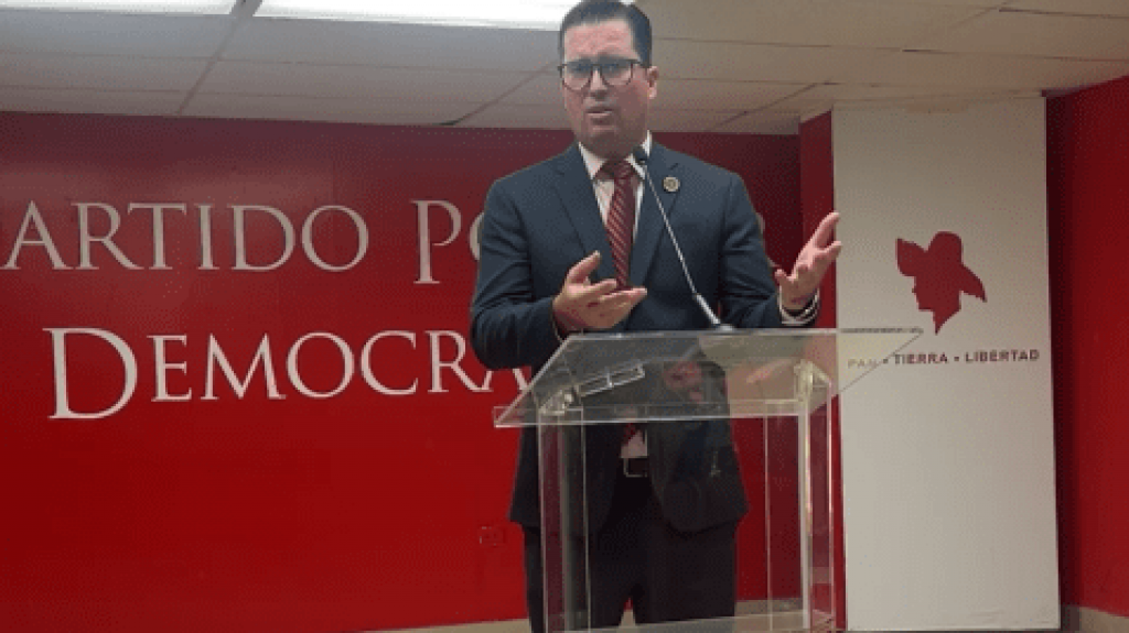  Orlando Aponte anuncia su renuncia a la Cámara de Representantes 