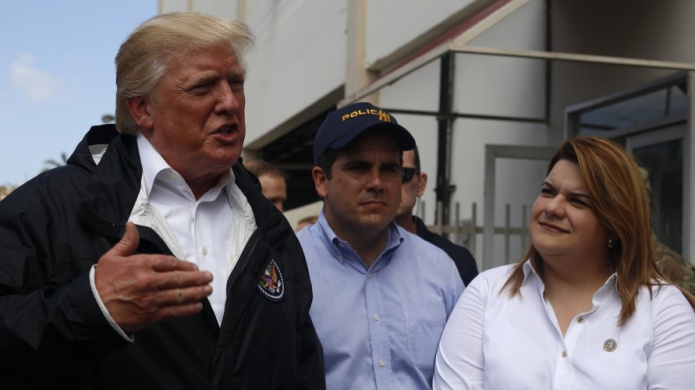 Trump defiende su viaje a Puerto Rico y vuelve a arremeter contra los medios