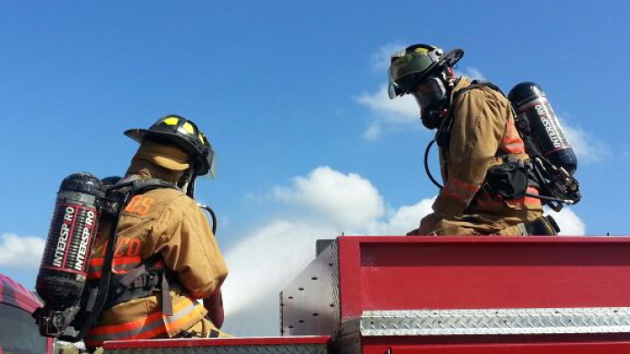 BOMBEROS RESPONDE A EMERGENCIA DE OLORES OBJETABLES EN COMUNIDAD DE ARECIBO