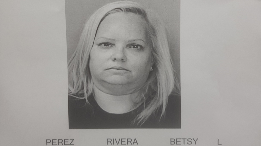  Arrestan mujer que se rob&oacute; 4 mil d&oacute;lares mientras trabajaba en gasolinera de Carolina 