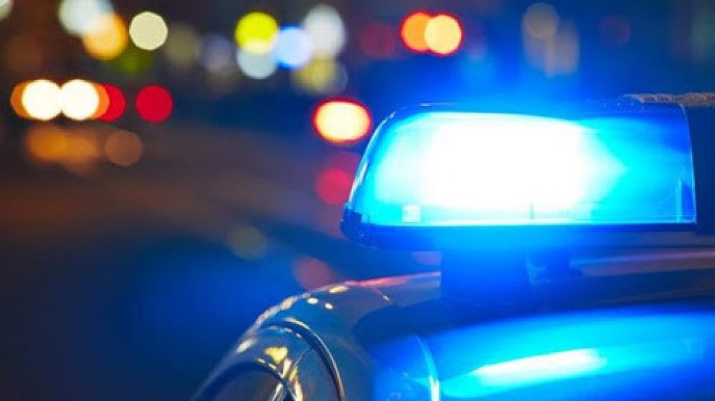  Roban dos computadoras de auto estacionado en Condado 